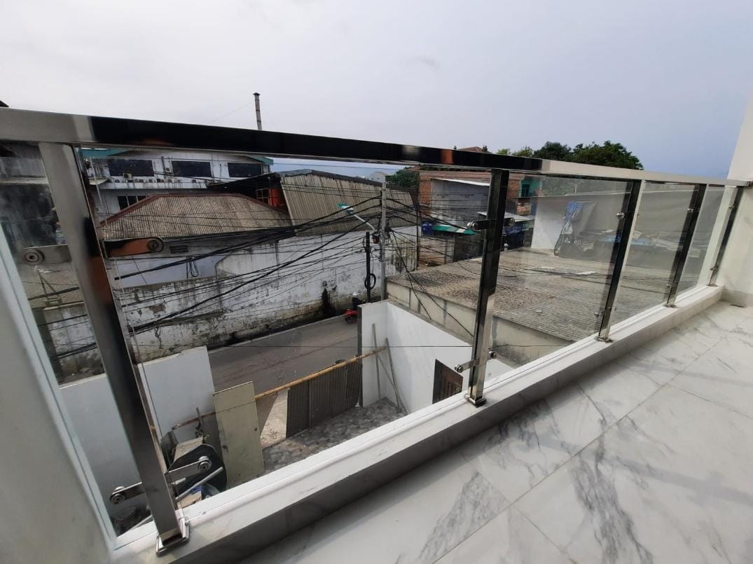 Balkon Kaca Stainless